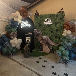 Selling Balloon Garland Only For $120