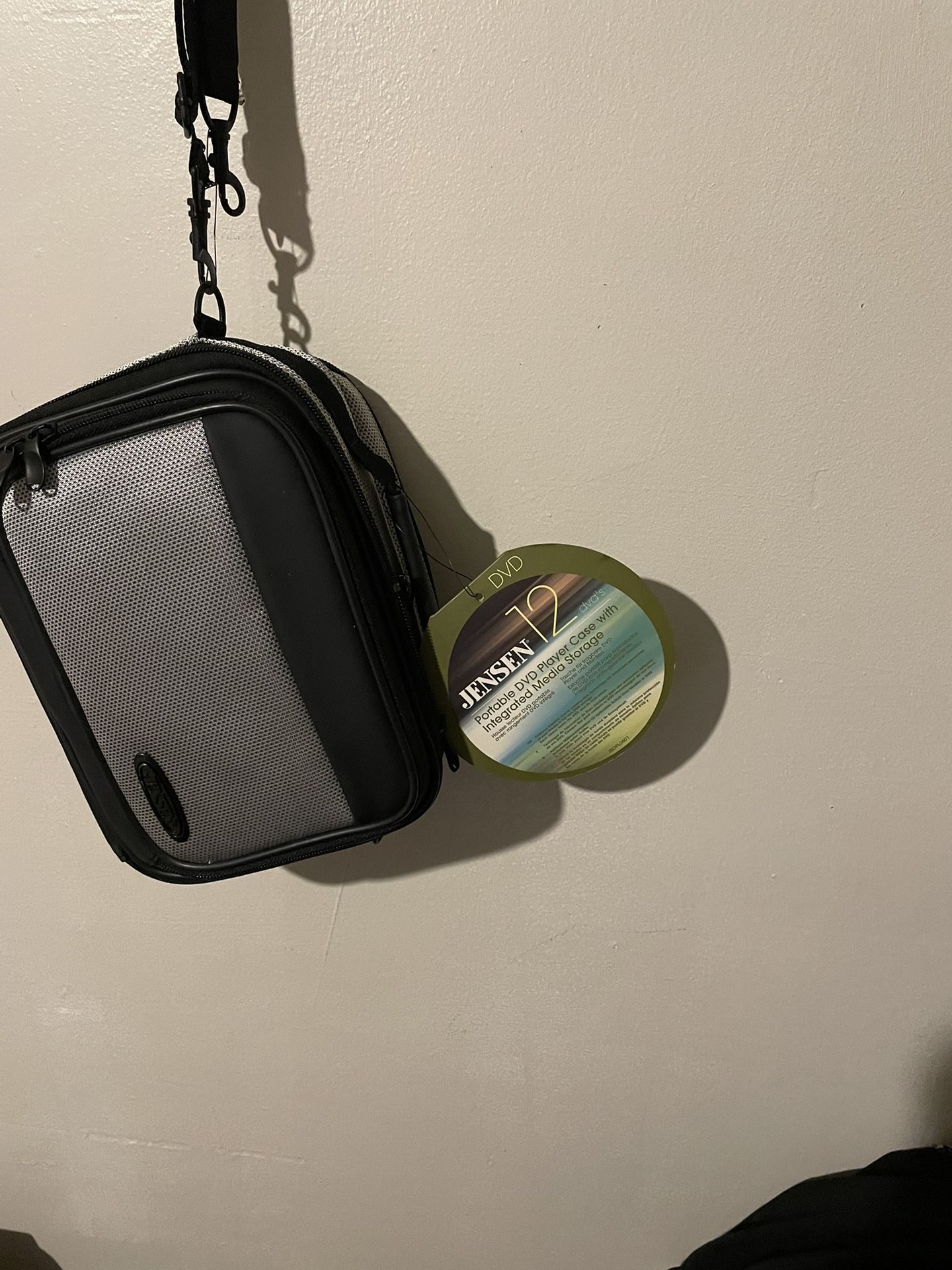 JENSEN Portable DVD Player Case wit Integrated Media Storage dvd's