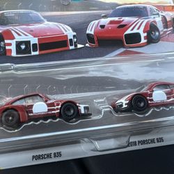 Hot Wheels  2 Pack  Porsche 935 & 2018 Porsche 935