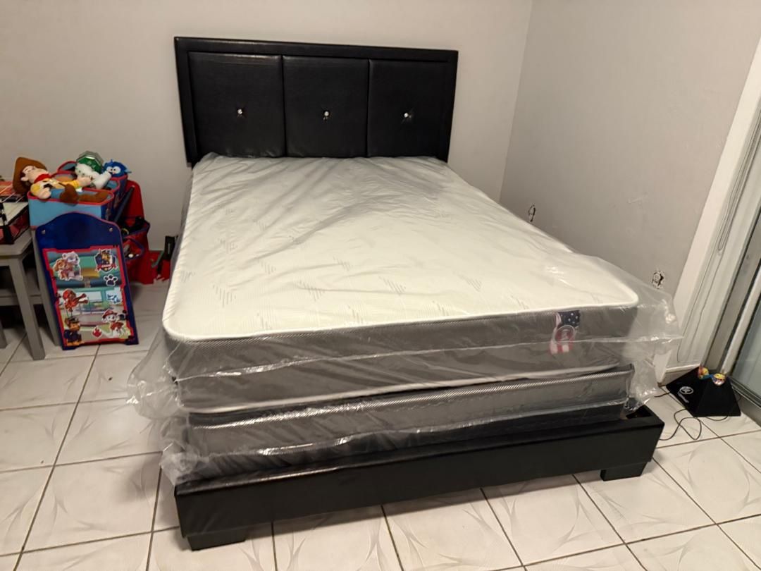 NEW MATTRESS FULL SIZE PLUSH WITH BOX SPRING