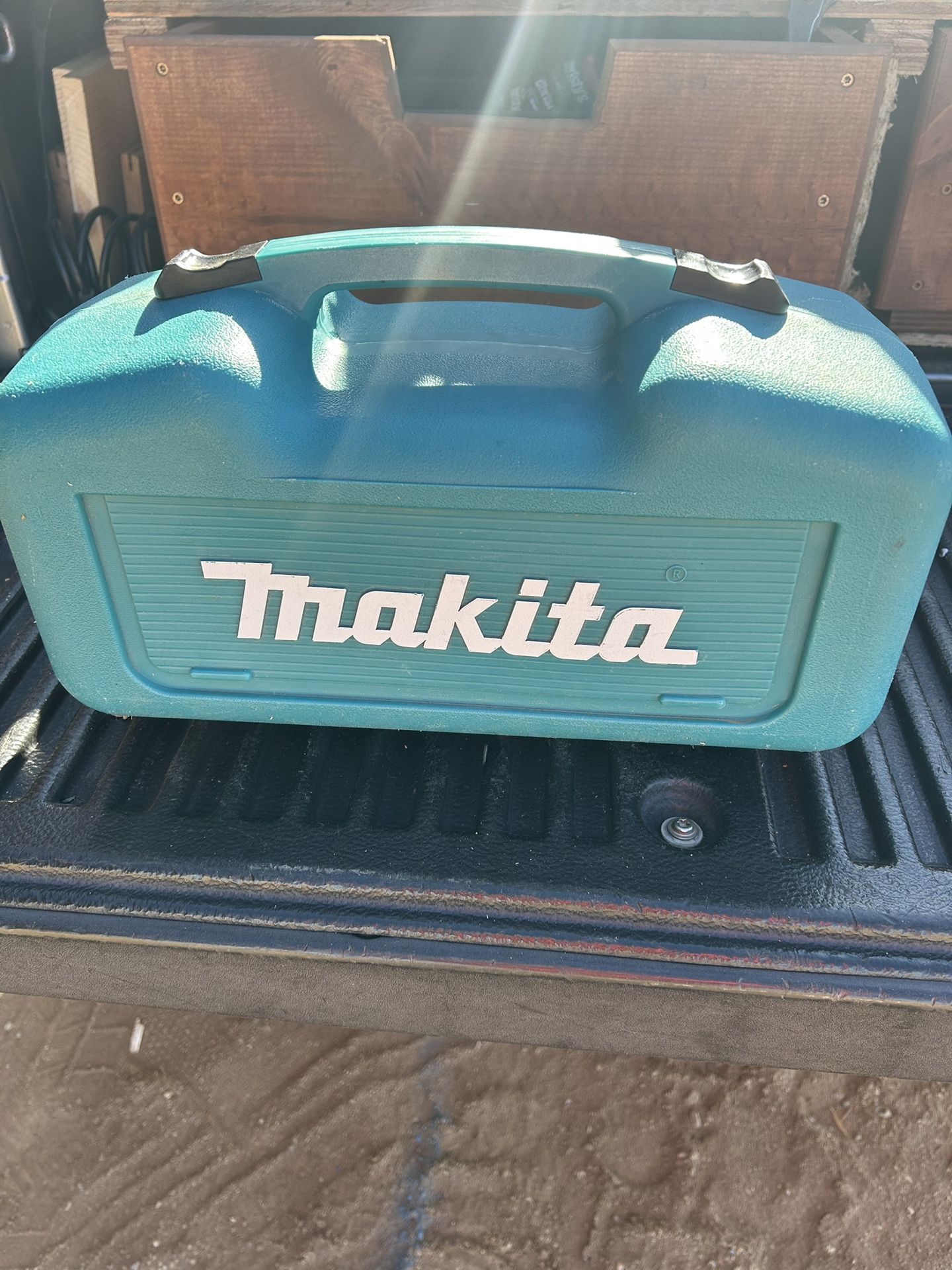 5” Orbital Palm Sander with hard Case, Corded