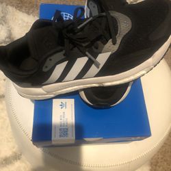Adidas Women’s Shoes 8 Like New 