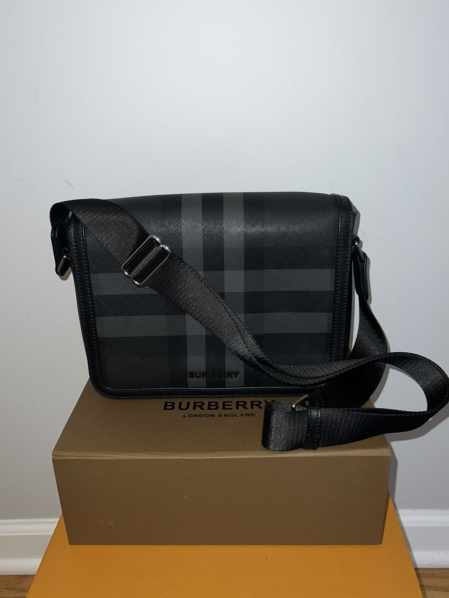 Burberry Men’s Messenger Bag Brand 