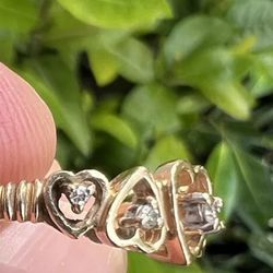 14KT Gold Natural Diamond 5 Heart-Shaped Ring. 3 Grams, 5 Duamonds Vintage