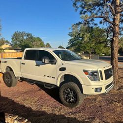 2017 Nissan Titan