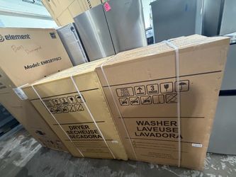 FRIGIDAIRE Washer and GAS Dryer Set in Box