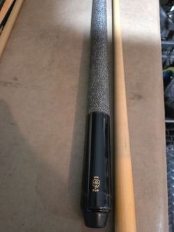 McDermott pool cue