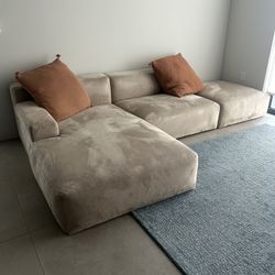 Modern L-Shaped Sectional Sofa (Cream) – Like New