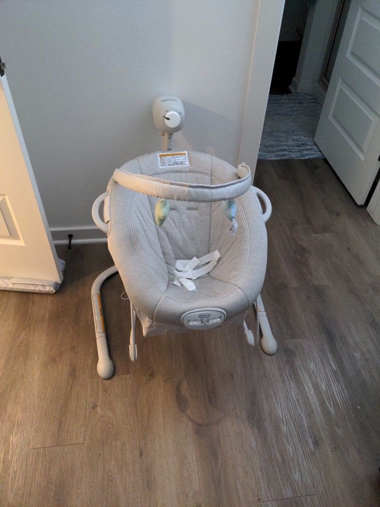 Graco swing (Like New)