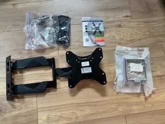 TV wall mount - QualGear ultra low profile. Articulating