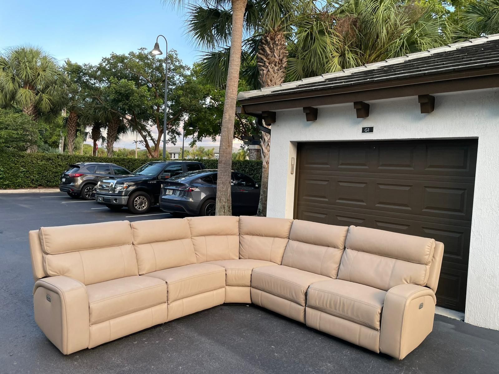 Couch/Sofa Sectional - Microfiber - 1 MONTH OLD - Recliners - Beige - Delivery Available 🚛