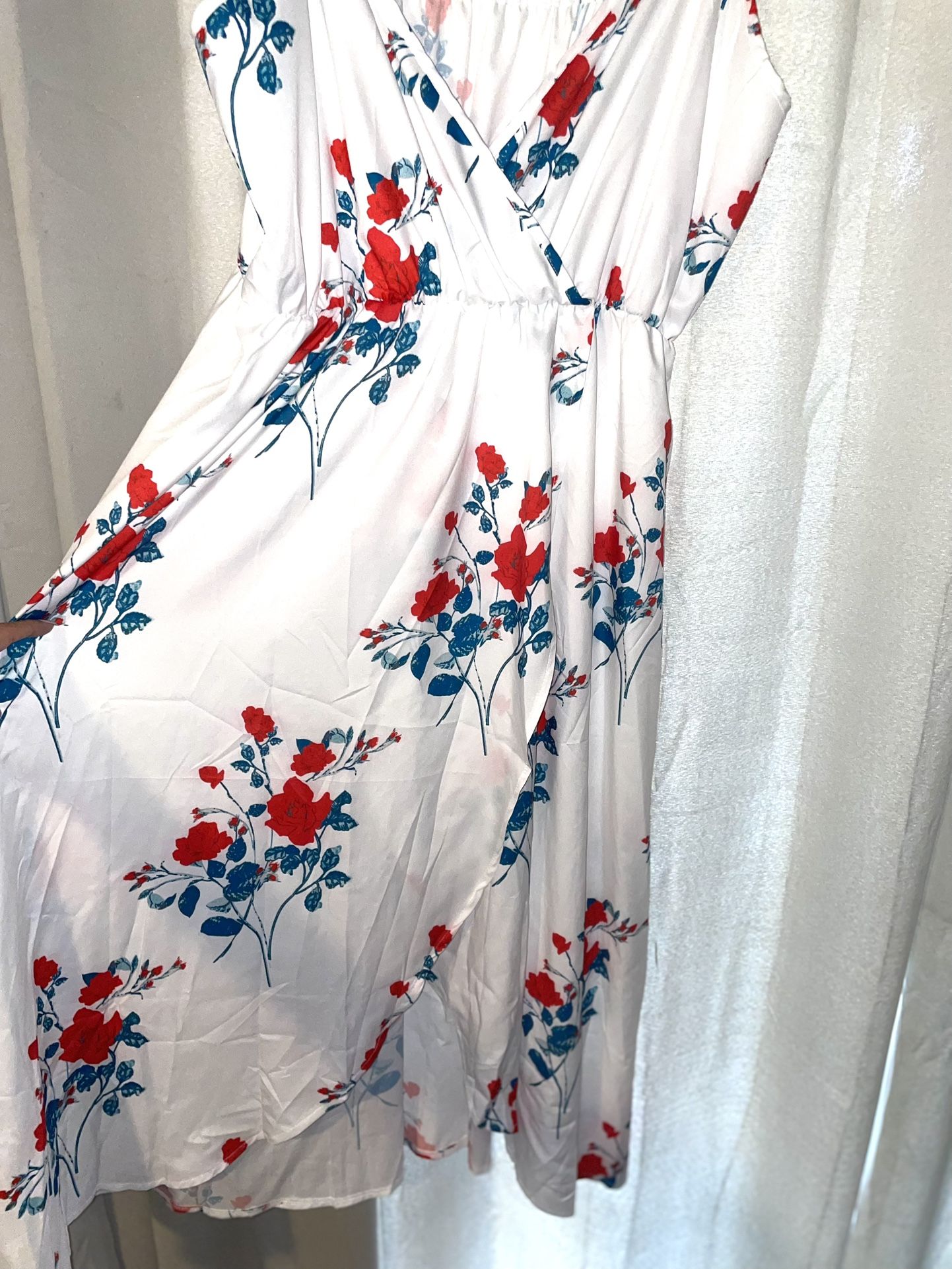 Chic white dress featuring red and green floral patterns 18/2x