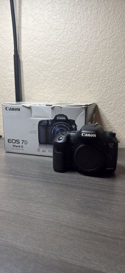 Canon EOS 7D Camera