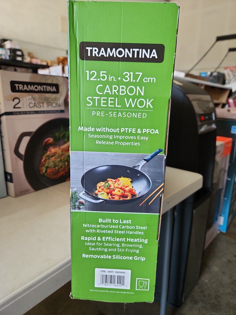 BRAND NEW Tramontina 12.5 in. Carbon Steel Wok, Pre-Seasoned.
