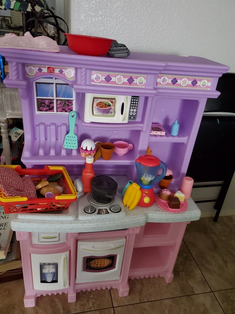 Step 2 kids toy kitchen