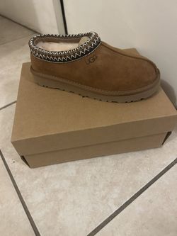 Brand New UGG Slippers Women’s Size 7–8 With Box
