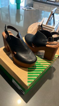 Women’s Black Sling Back Clogs 