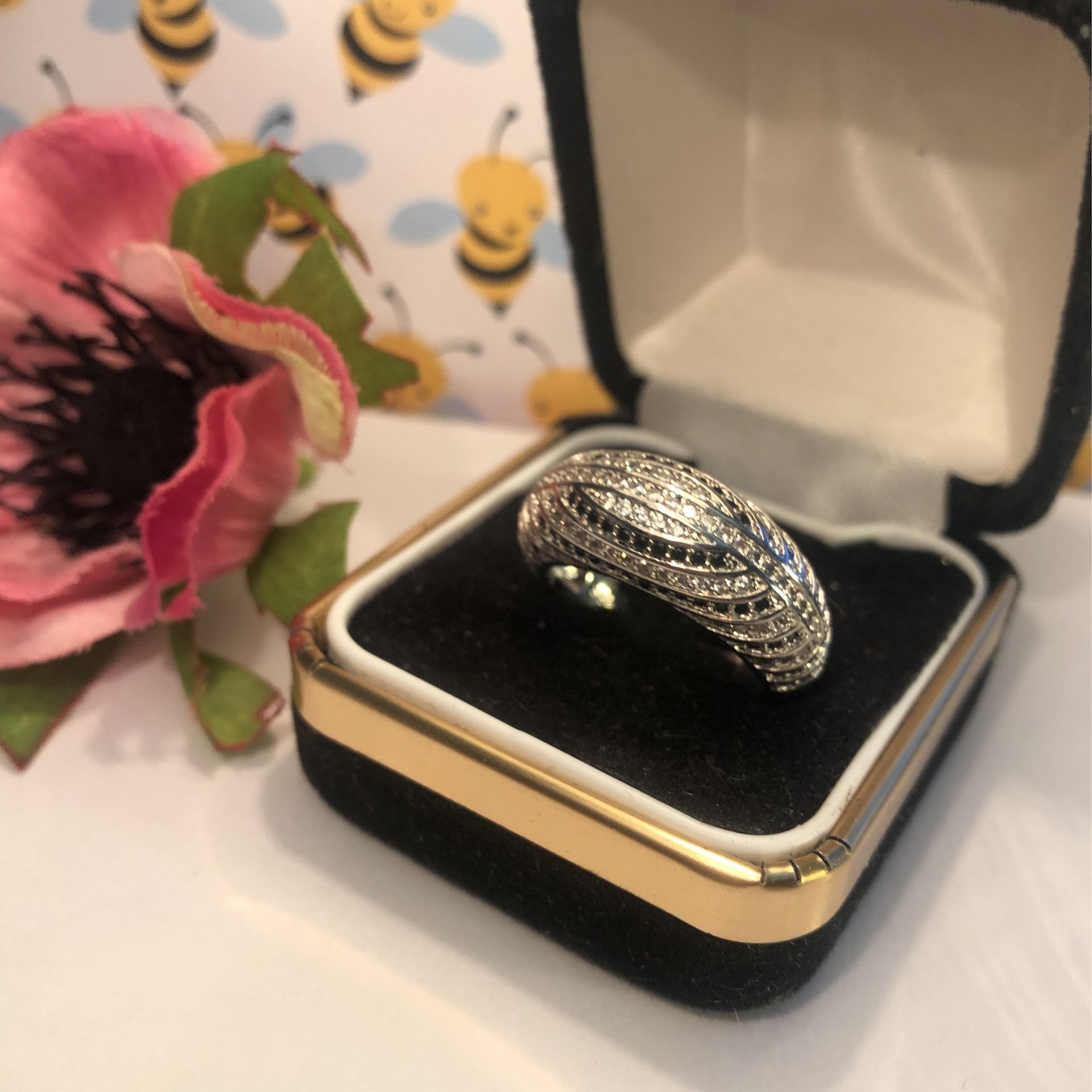 Dome Shaped Band With Chanbel Set Black& white Sapphires On Sterling Silver .925 Stamped Band Sz(7