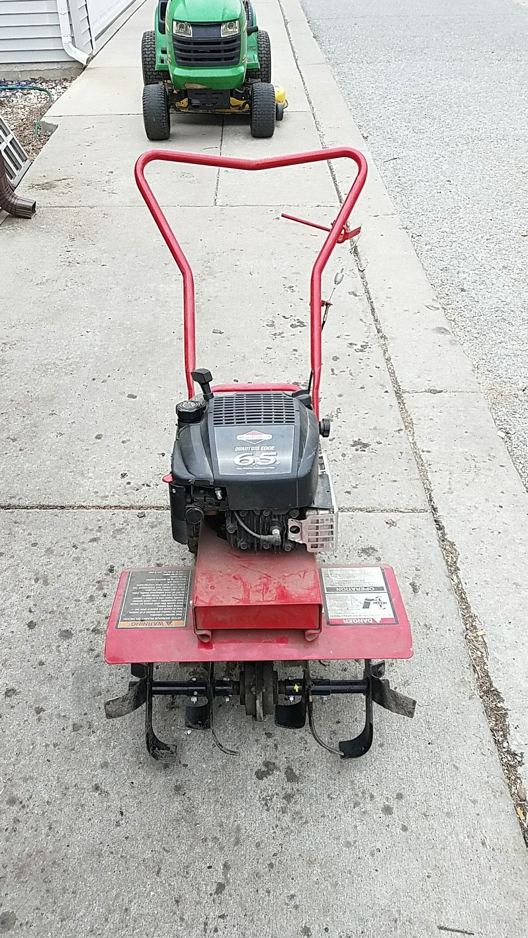 Badger earthquake roto tiller/ Briggs & Stratton 6.5 horsepower motor