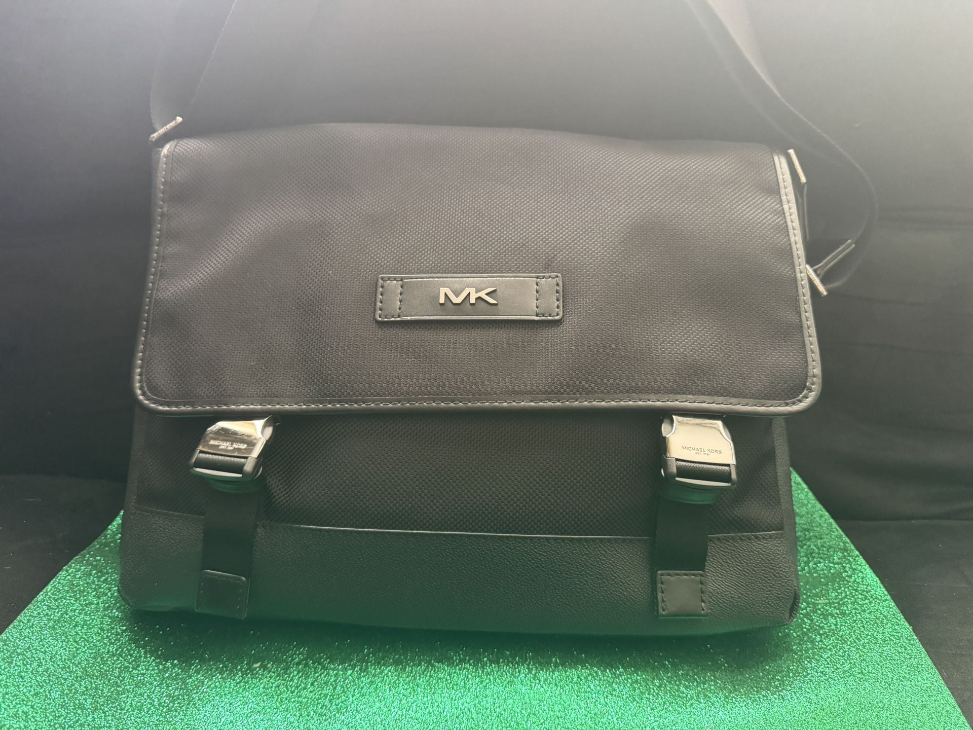 MK MESSENGER BAG