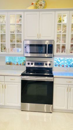 Samsung 30” wide 5 burner freestanding electric range in stainless steel