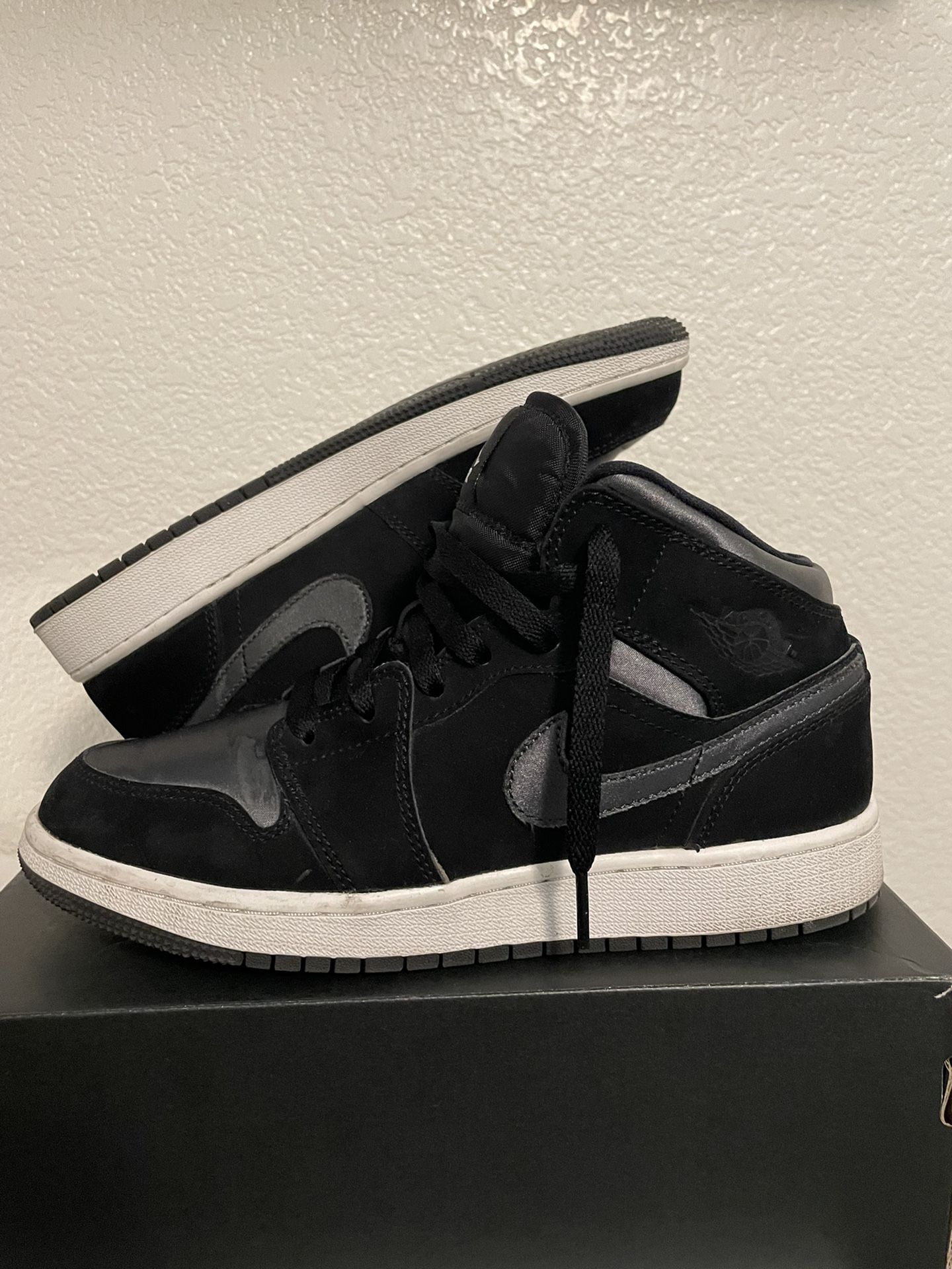 Air Jordan 1 Mid Nylon Black Anthracite