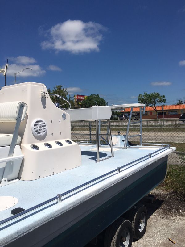 20 ft fiberglass cat hull deck boat set up for flats fishing / tarpon