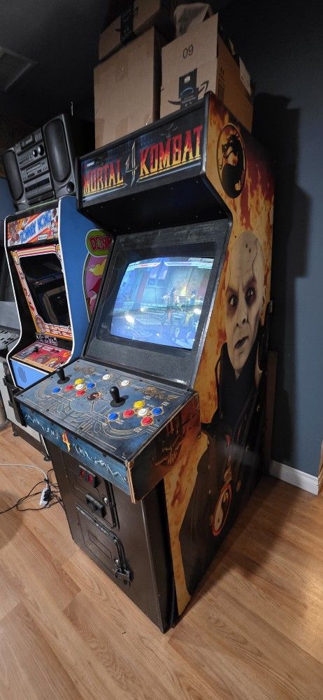 Mortal Kombat 4 Arcade Cabinet