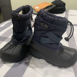 Snow boots (size 7T)