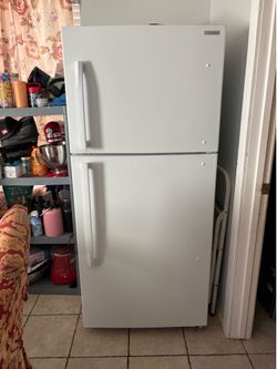 Insignia refrigerator