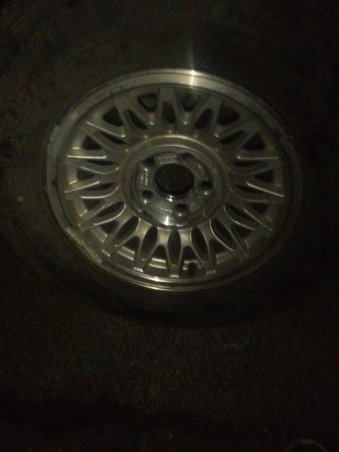 93-97 Lincoln Town Car Wheel And Tire