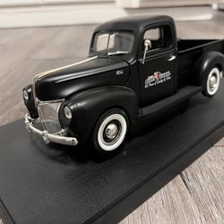 Diecast 1/18 Scale 1940 FORD PICKUP TRUCK MATT BLACK MOTORMAX 