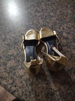 Dress shoes gold size 6