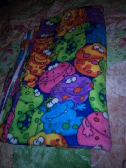 2 yards frogs and snake fleece