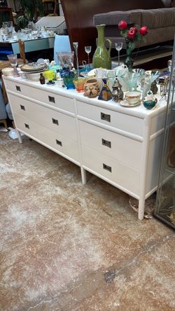 White dresser vintage