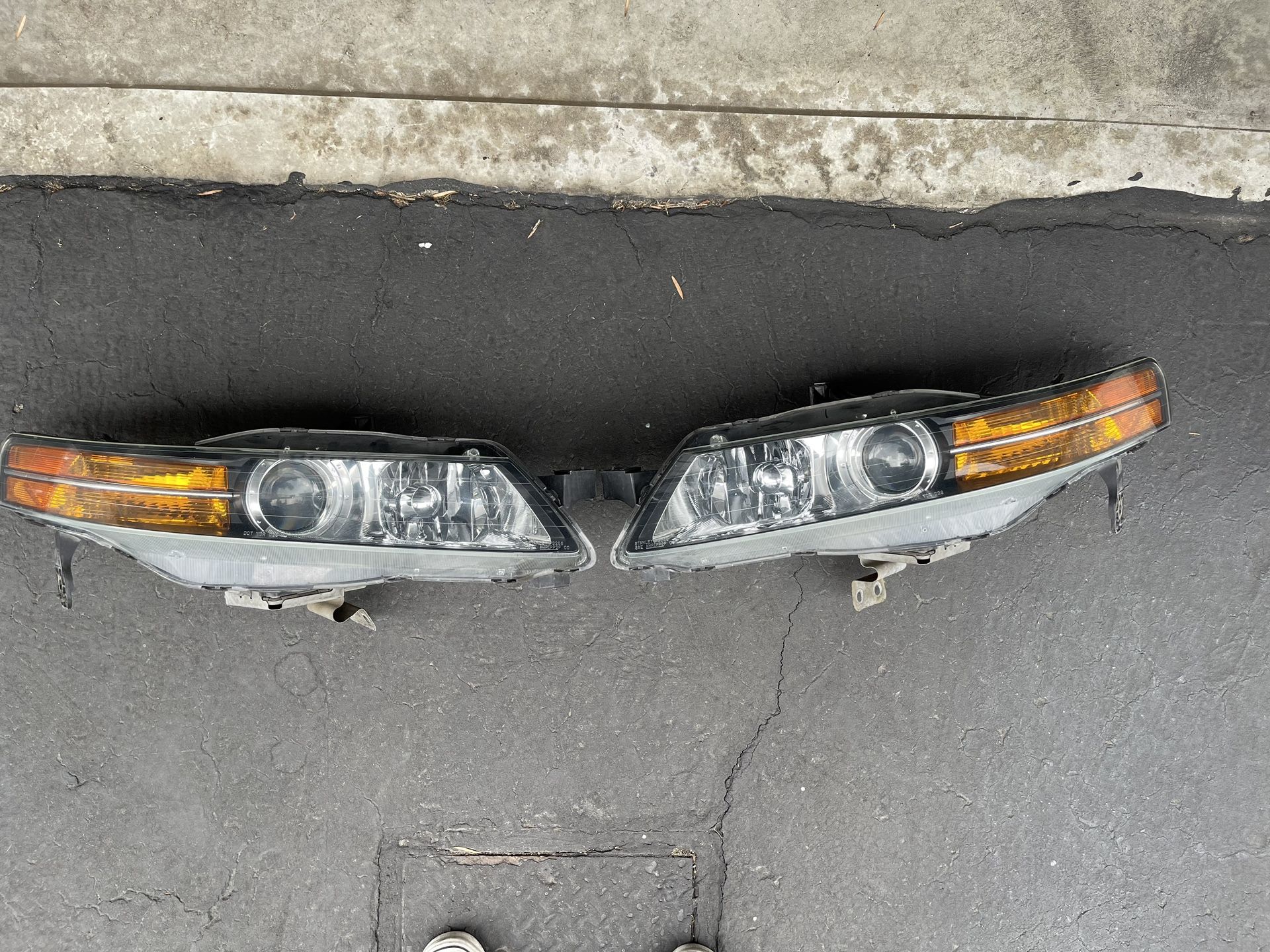 04-06 Acura TL Headlights