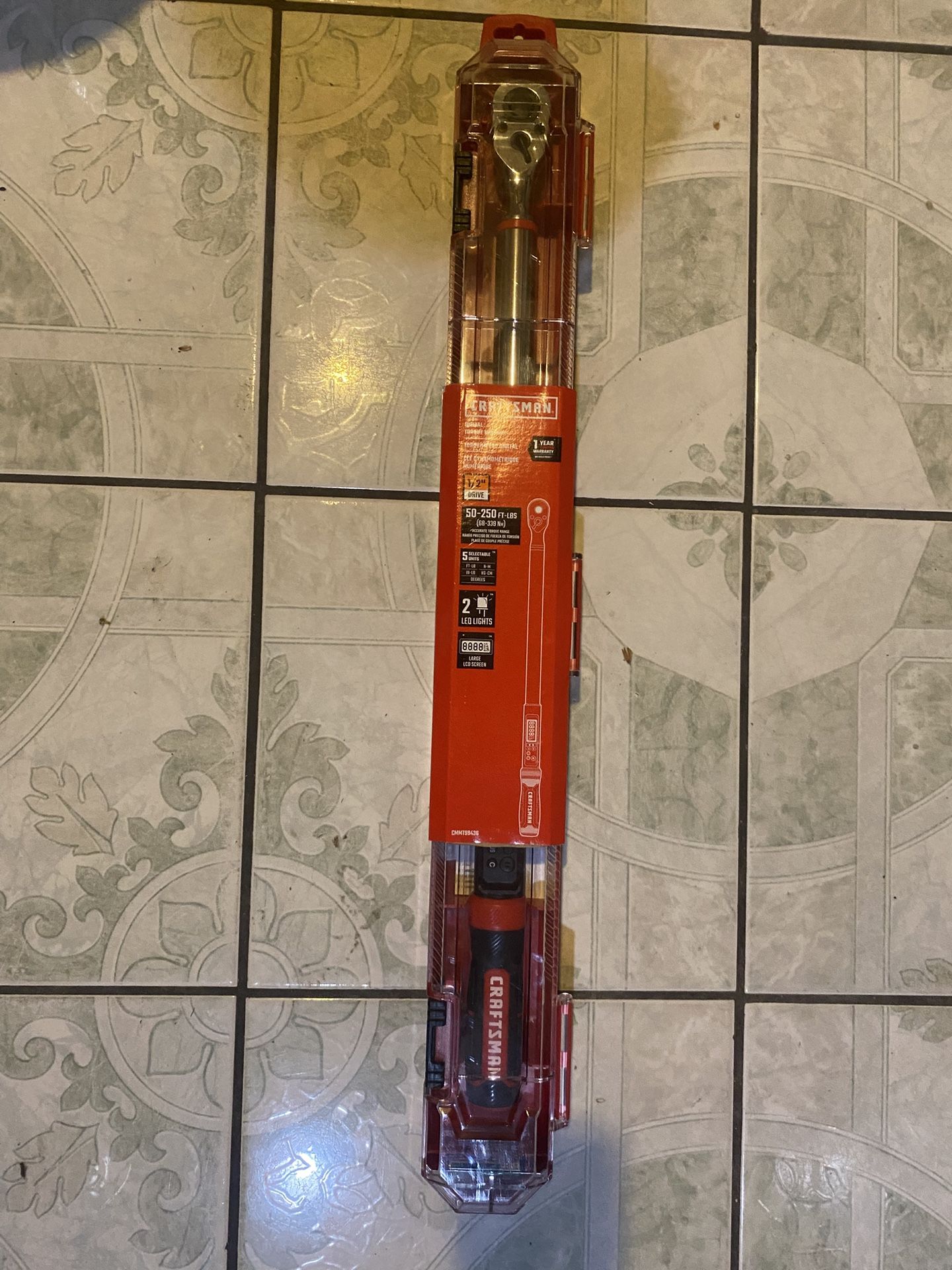 CRAFTSMAN 1/2-in Drive Digital Torque Wrench 50-ft/lb to 250-ft/lb with Batteries Included