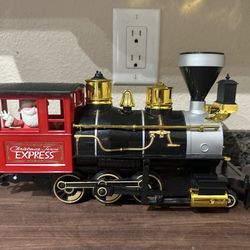 Working 2006 Rudolph the Red-Nosed Reindeer Christmas Town Express Battery Operated Holiday Train