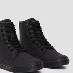 Dr. Martens Sheridan women’s 8-Eye Boot - matte Black Size 10