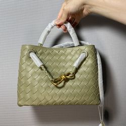 Bottega Veneta Handbag NEW 199$