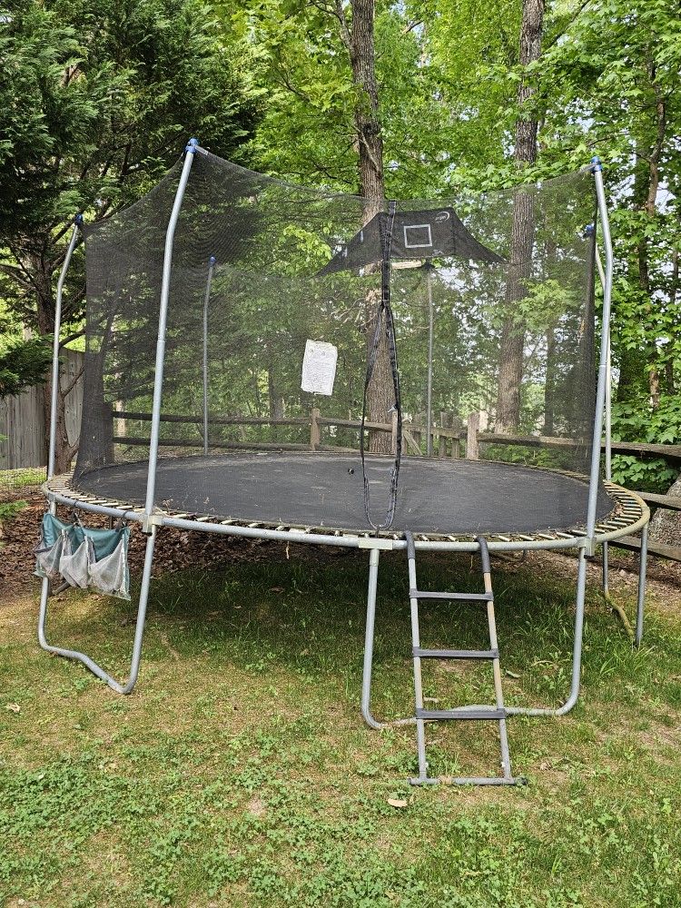Trampoline With Enclosure