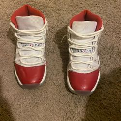 jordan 11 cherrys, size 5.5 