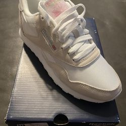 Reebok Size: 8 Women