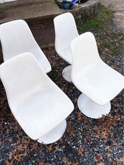 Eero Sarinen tulip Chair / Knoll Furniture Lots Of 4 