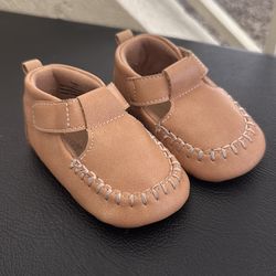 Baby girl old navy shoes size 12-18 months