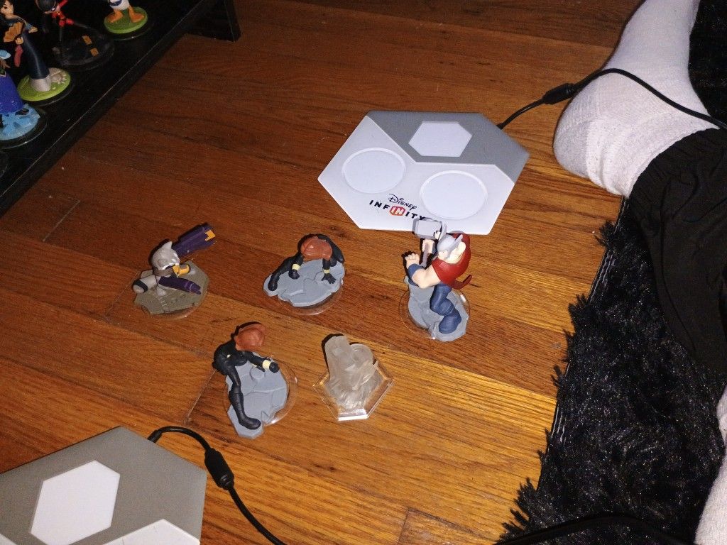 Disney Infinity Characters and Base Xbox 360 Model