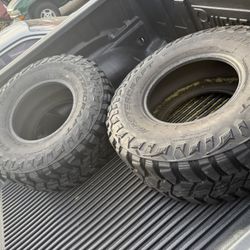 2 Used 33x12.50R15