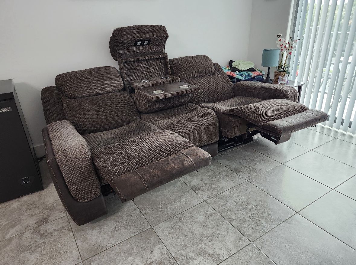 Electric Recliner Sofa + Charger – Great Condition!