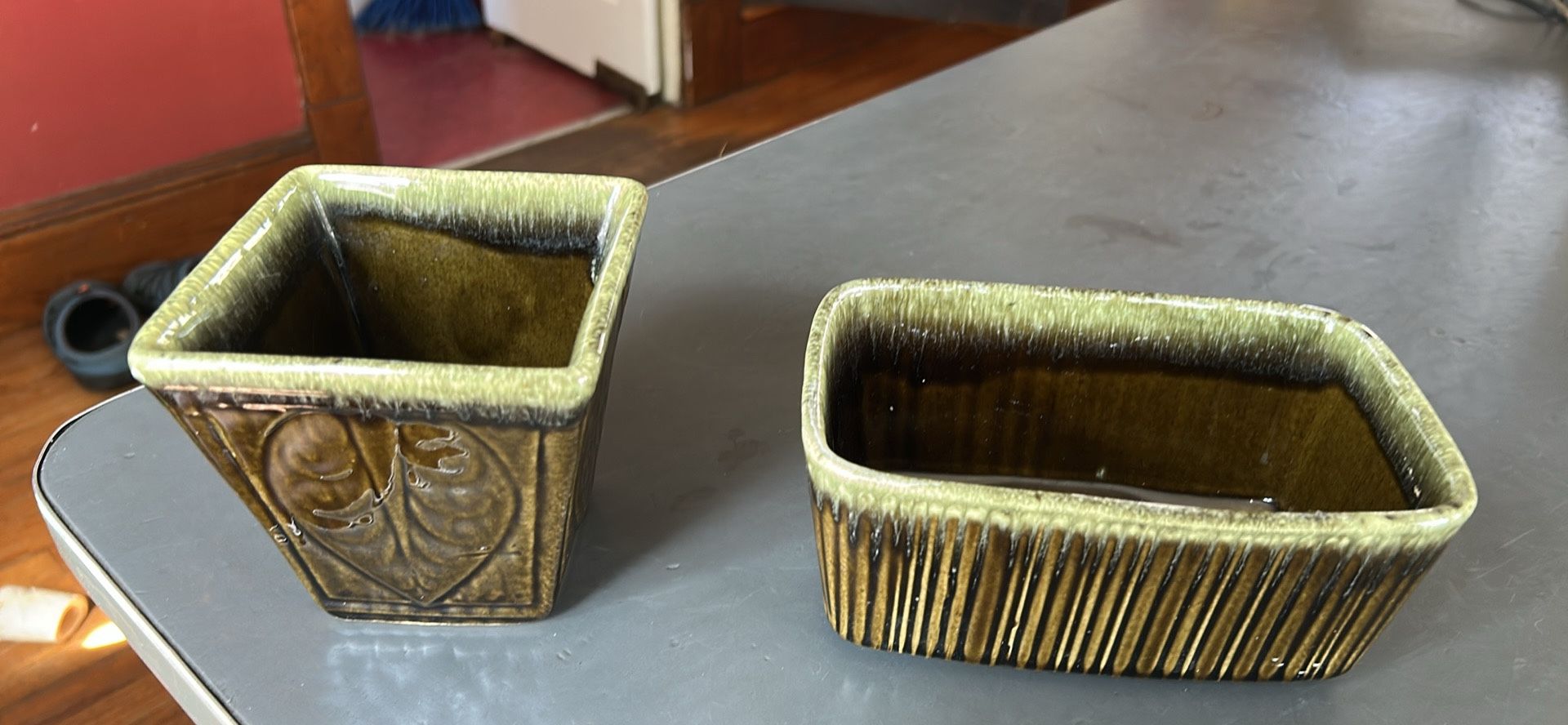 2 Nice Hull Pots Olive Green Drip