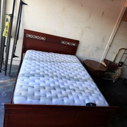 Full Bed  Memory Foam Mattress Good Condition And Clean 